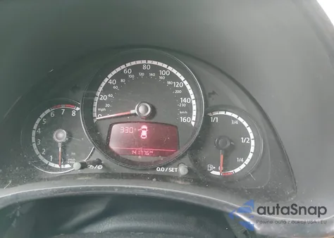 2013 Volkswagen Beetle 2.5L Entry z USA, uszkodzony, nr VIN 3VWFP7AT8DM645177